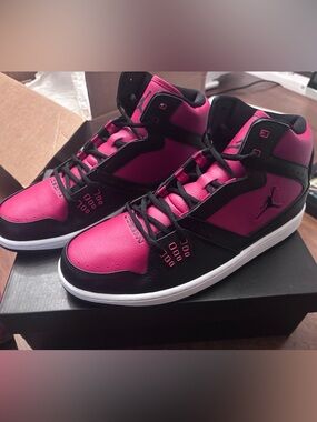 NEW IN BOX Jordan 1 Flight Men’s High-Top Sneakers in Red and Black